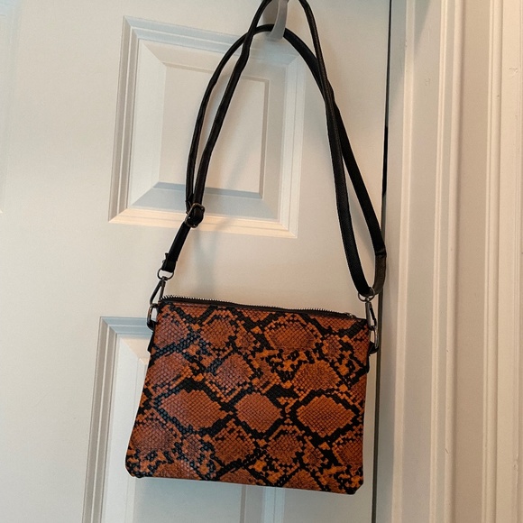 Cross body bag,  leopard print design - Picture 1 of 7